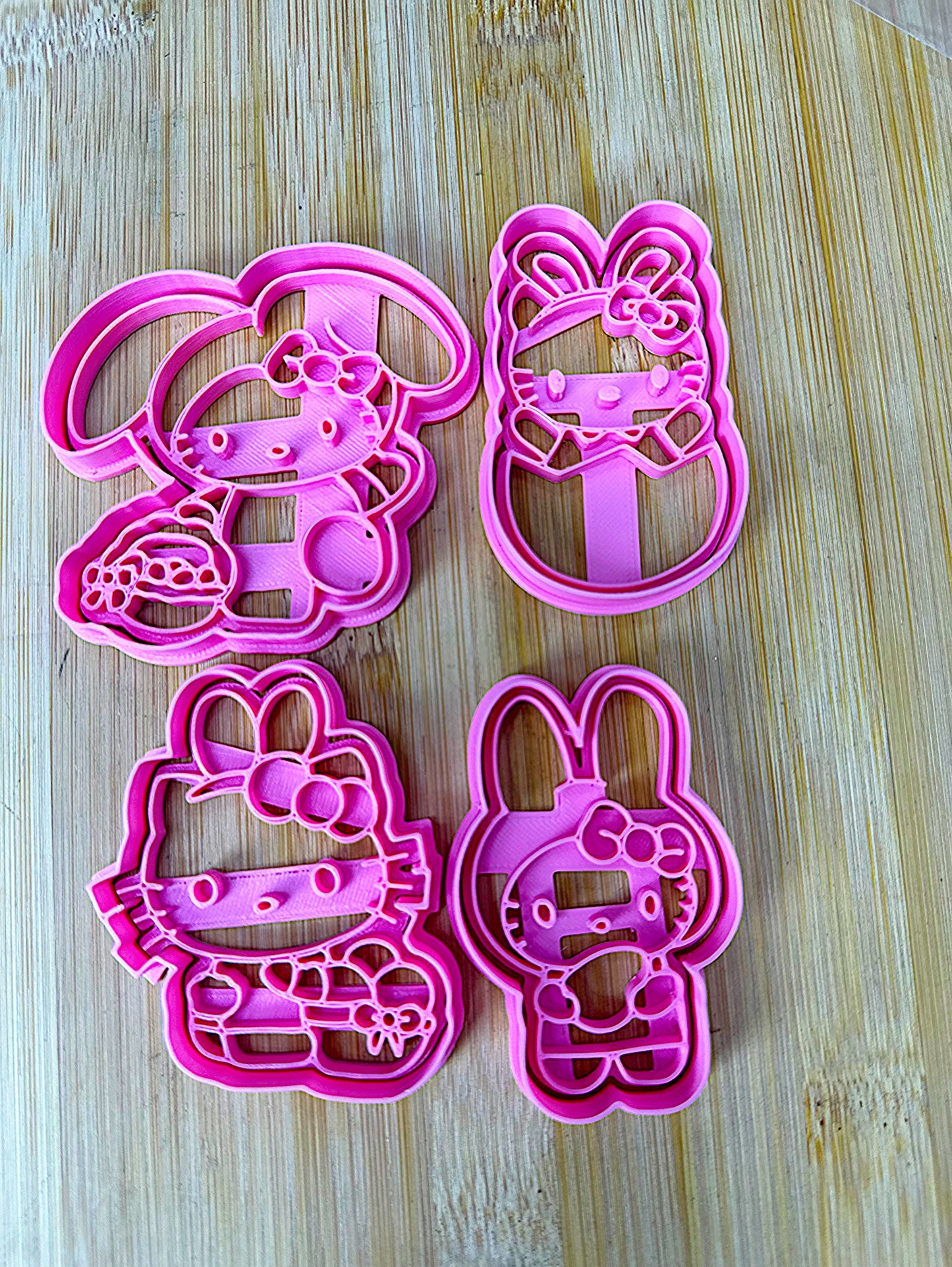 SET DE CORTADORES HELLO KITTY PASCUA